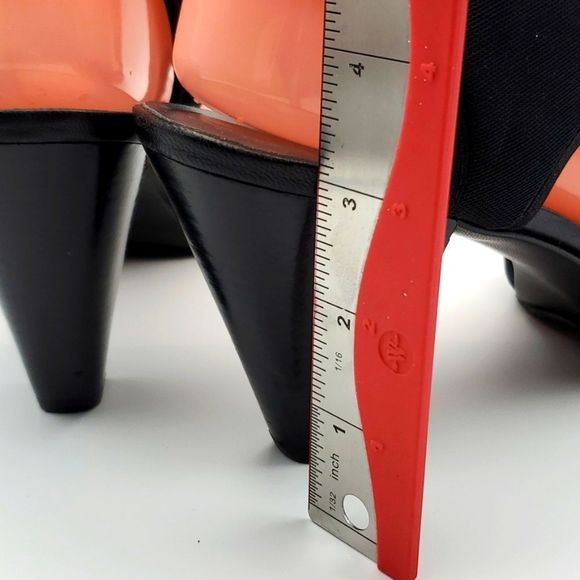 Stuart Weitzman T-Strap Sandals.  SIZE 10.  S857 - Picture 5 of 8